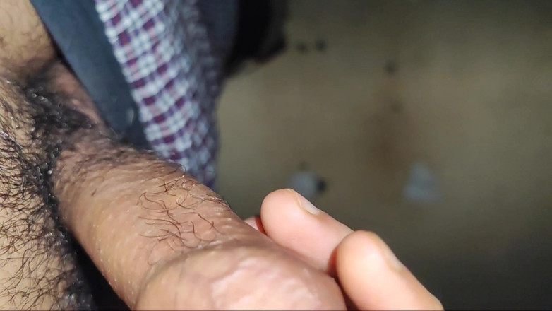 Dupdufyryrufggyu: Položil ptáka na dívku své nevlastní tety a vymačkal jí...