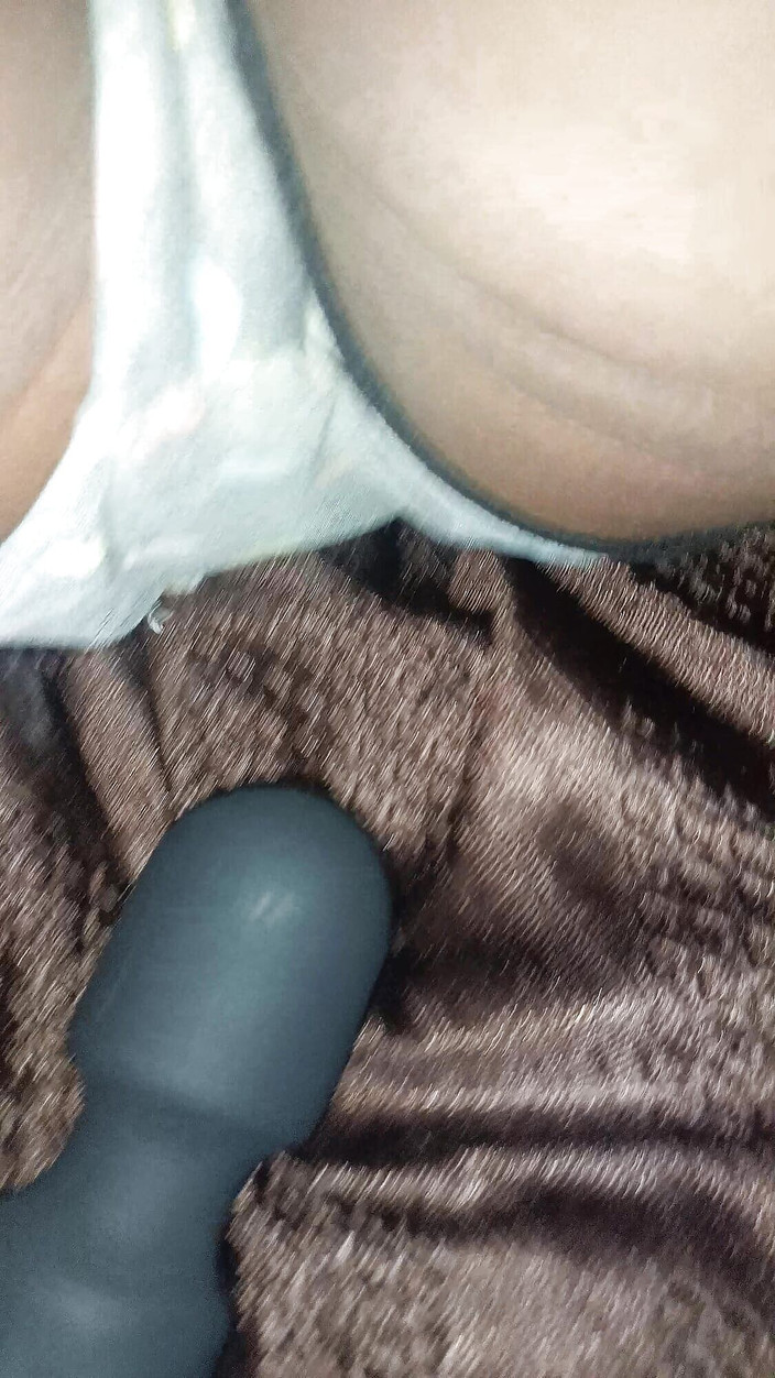 Abhi-moon: Desi Bhabhi blev knullad med hjälp av vibrator
