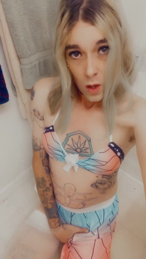 CarmenMelatonin: Sexy swimsuit slut