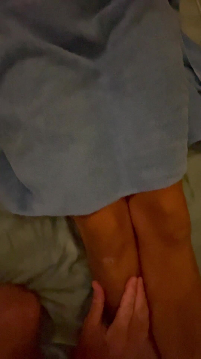 Quan Vietnam 18: Guru memijat murid pemalu yang gugup untuk meringankannya. (Kemudian Dia menolongnya)...