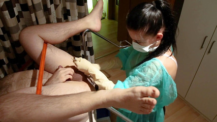 Marcus Pollack: Futai anal cu pumnul pe scaunul ginecologică - asistente tinere îmi întind curul