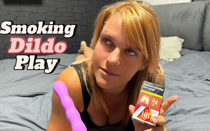 Jey smoking: Jeu avec un gode en fumant | Une bonne nuit de...