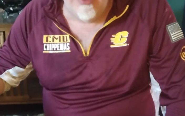 beardaddychub: コーチがディルドを使って彼をファックする方法をプレイヤーに教えます!