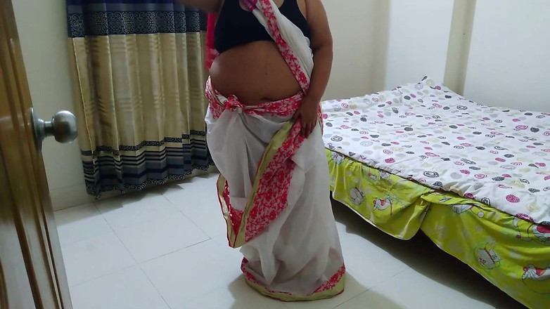 Aria Mia: 大きなお尻の隣人おばさんが激しく犯される