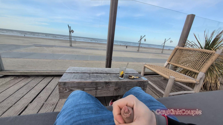 GayKinkCouple: 해변에서 위험한 Wank