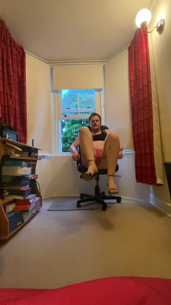 Ava Maxwell: JOI v tan punčochách 