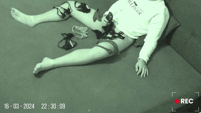 Lucas Nathan King: Las bragas de la hermanastra olfateando