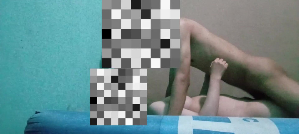 Famly sex: Przyjaciel podczas wizyty w jej internacie