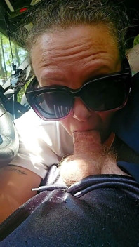 Manželka si prstí kundičku a pak mi dá hlavu na silnici!