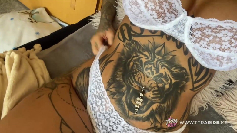 TYRARIDE: Tattooed MILF Close-up Stretches Her Dripping Pussy Deep