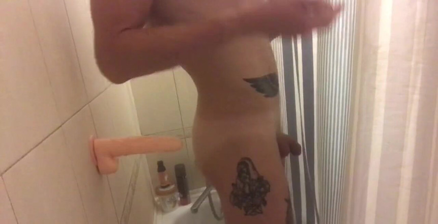 Falcon Al: Я купив собі абсолютно нову іграшку на 20 см, і відразу ж вирішила її спробувати