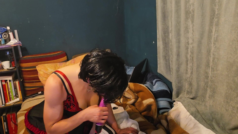Anna Sissy: Blowing My Dildo