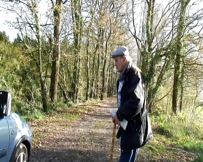 Planete Francaise: 热辣的法国小妞取悦她的男朋友和他的爷爷