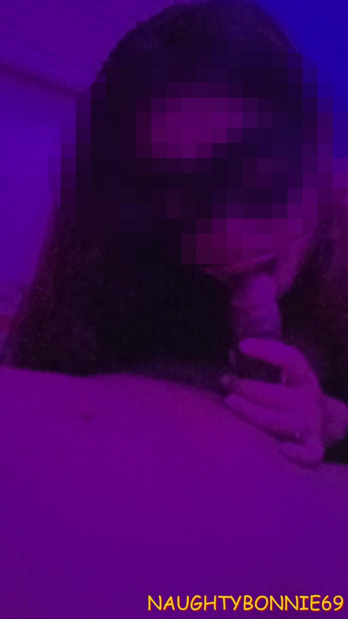 naughty bonnie: Mătușa mea este o curvă, îmi oferă o muie