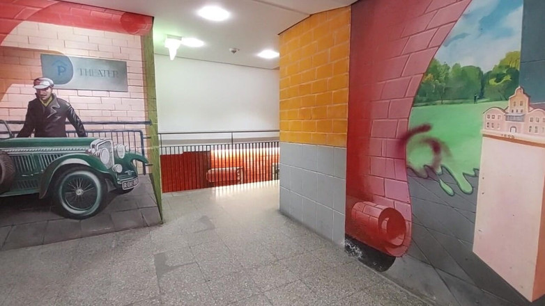 sweetfeet29: Sexy dans la cage d’escalier