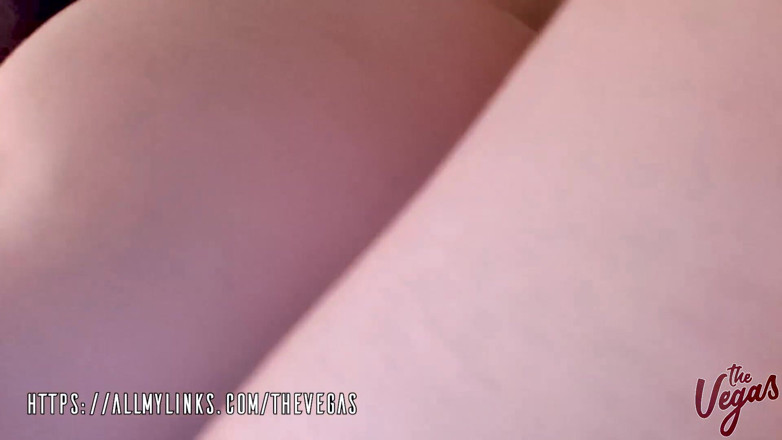 Selena Vega: 내 새엄마는 그녀의 나이를 위해 엄청난 젖탱이를 가지고 있다! 그리고 그녀는 내가 그들과 함께 노는 것을 좋아해!