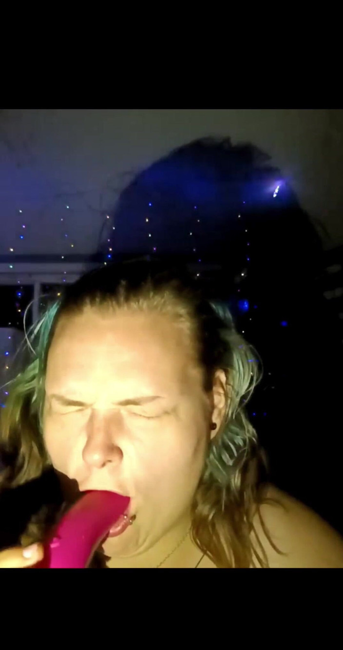 Pain princess studio: Înecându-se cu vibratorul