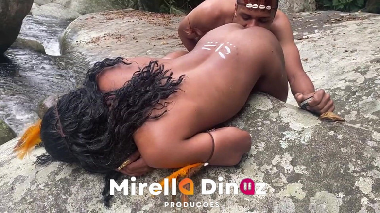 Mirella Diniz: Pertemuan di hutan