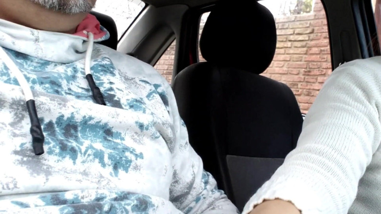 Activecouplearg: Blowjob in the Car Caught