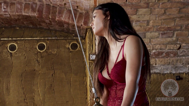 Cruel Furies Femdom: Sport cu dominare