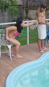 The Rich Girls From the Condo Asked for Help at the Pool, and Things Went Wrong