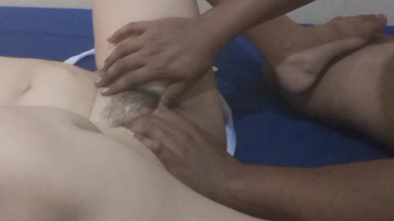 Angelina Pop: Disuruh Pijat Memek Tante Girang Yang Cantik