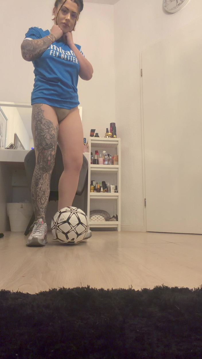 Princess1312: Beautiful Foot Football Video Incl Real Madrid Jersey