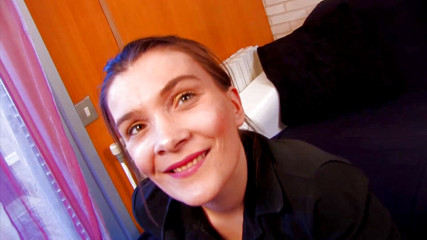 German amateur - 100% German hardcore videos: Hnědovlasá kočka má ráda plácání do zadku
