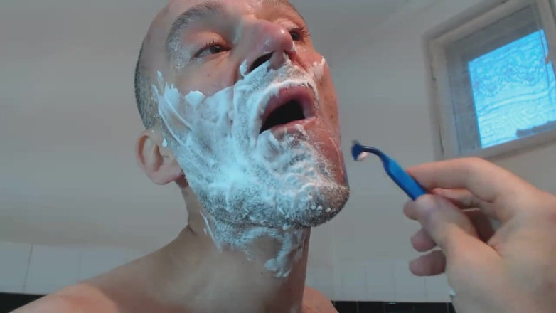 TIVADAR 73: Tivadar 73 ( stripchat modell ) Shaving