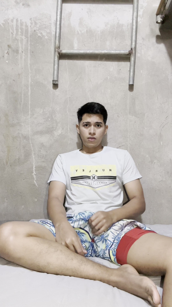 Chicos Virales: アラン・トーカーズが自分の部屋でオナニーをする