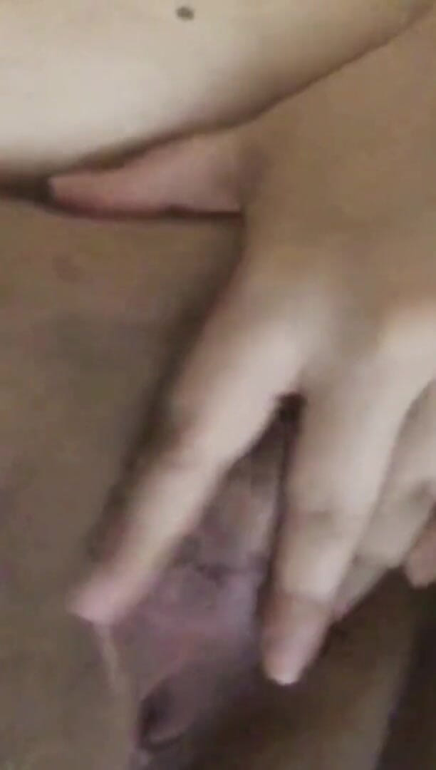 Indian fuck queen: WildEnglishBBW enjoying rubbing my clit