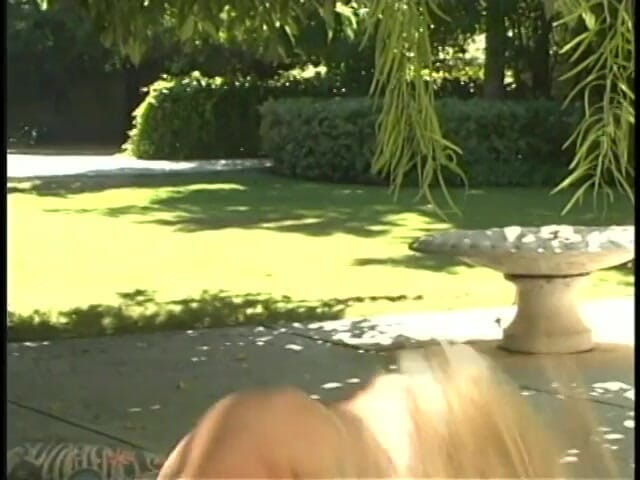 Super Babes: Safada puta com rabo de cavalo faz garganta profunda em...