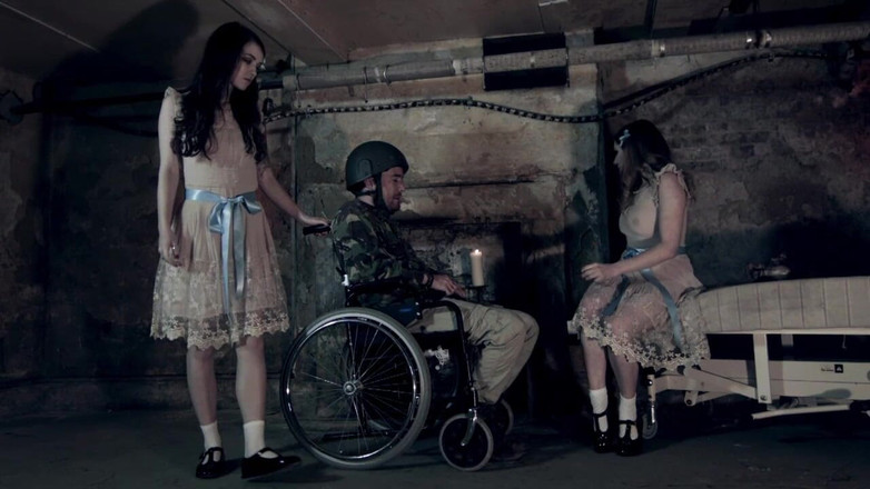 The Hunter Collection: Người lính trong tù đụ hai con đĩ lưỡng tính xinh đẹp