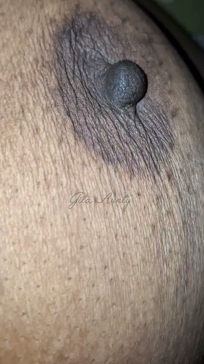 Indian aunty sex: Відео гри з геніталії індійських жінок
