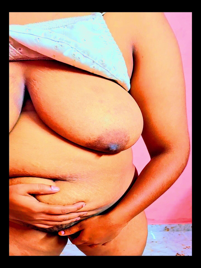 Nazmabd: Bộ ngực to 25 tuổi khoe hàng và cặp mông to