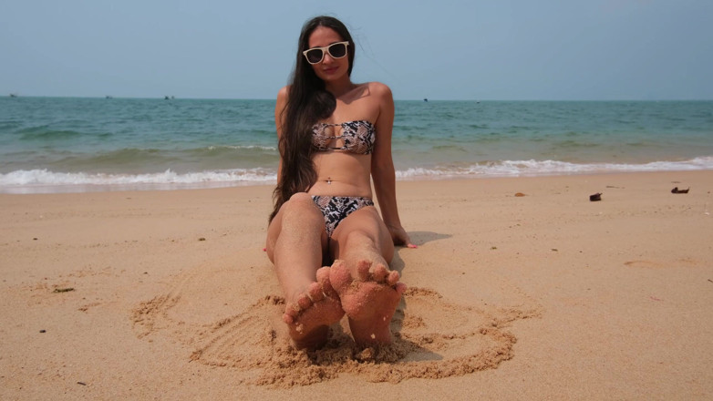 PassionBunny: Horny and Sunny Morning on the Beach