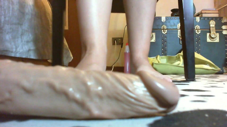 Nicoletta Embassi: Foot fetish humiliation