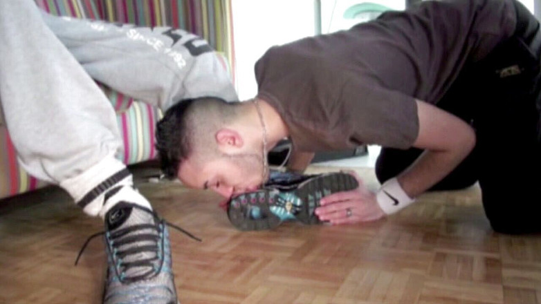 Sneaker Sex Kinky: Poddanie trampek dla Alexa i Micakel