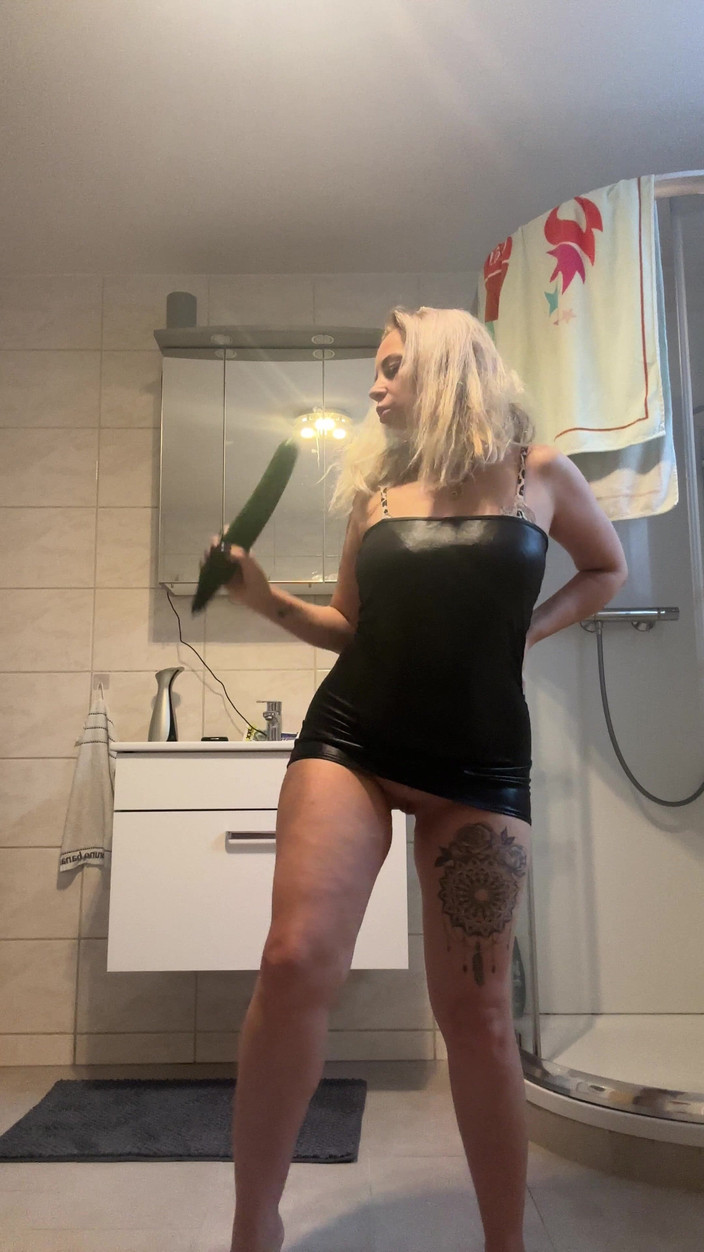 LarisaCum: Ce vrei să faci cu fundul meu?