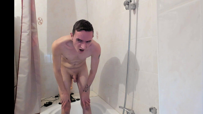 raffou: Raffou prima volta nel suo bagno