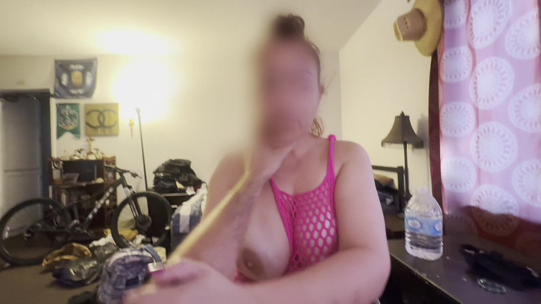 Wettywest: Latin Üvey Anne Striptizci Ve Yarağıma Biniyor