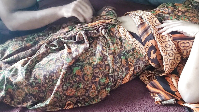 Roni gobal: La demi-sœur Ke Sath, levrette romantique