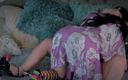 PSFILM: Грудастая милфа-блондинка лижет свежебритую киску в домашнем видео