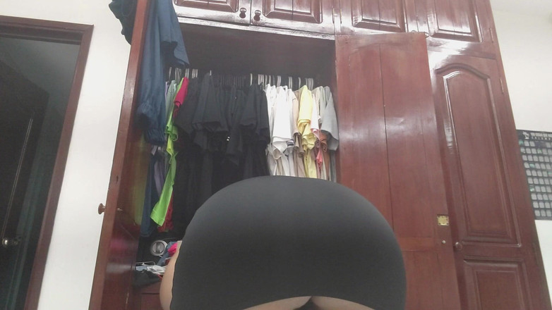 irina69star: Saya merakam ibu tiri saya yang berpantat besar bertukar secara...