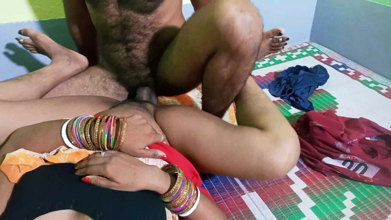 FireeCouple: 丈夫的心情不想要做爱，但妻子自己让他站起来做爱