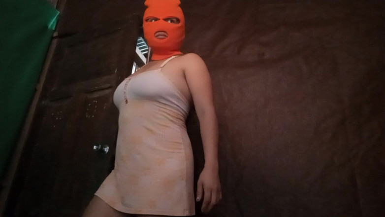 Goky: 집에서 만든 첫 포르노 비디오로 시작하는 의붓여동생, 그녀의 젖탱이와 엉덩이가 섹스를 위해 애원해