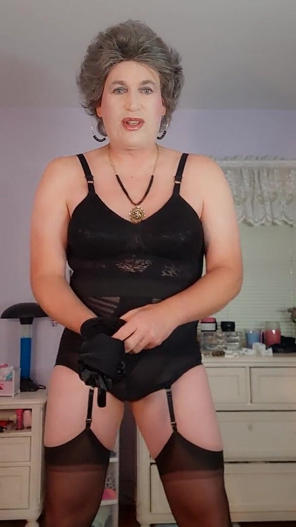 Victoria Lecherri: Satin gloves and foundation wear!
