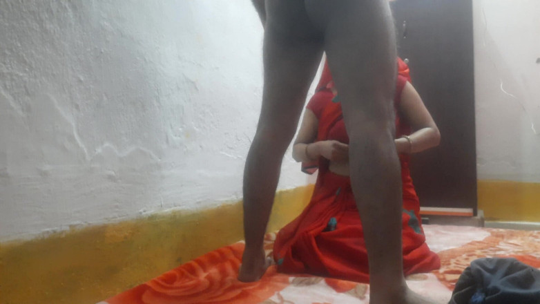 Busty Banuu: Red Saree prsatá prsa ženy šukají