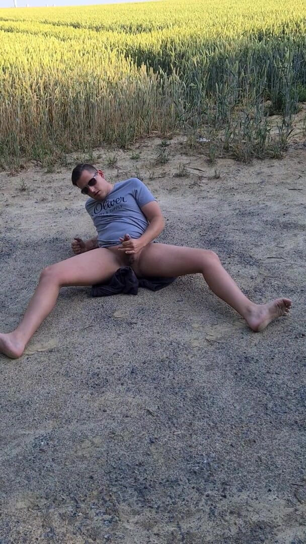 Twinkboy82: German Young Twink Jerks off Outside