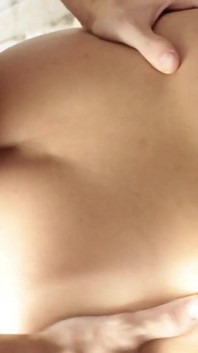 Latynoska macocha milf uwodzi mnie, żebym mogła ją przelecieć, gdy nikogo tam nie było